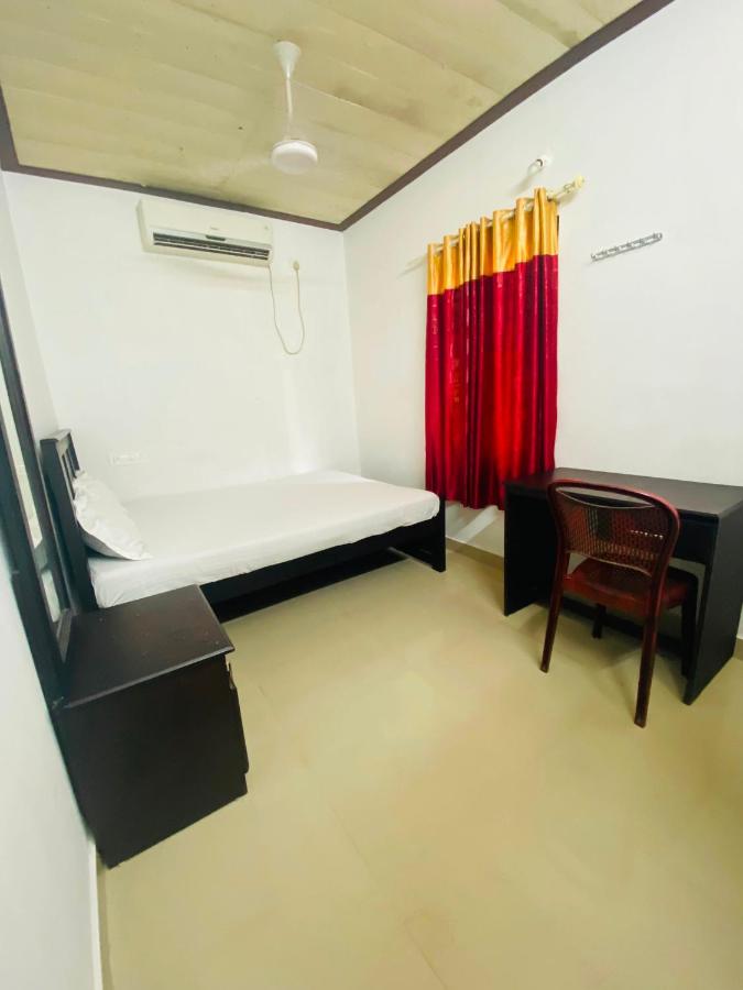 SPOT ON 80487C Vinodam Residency