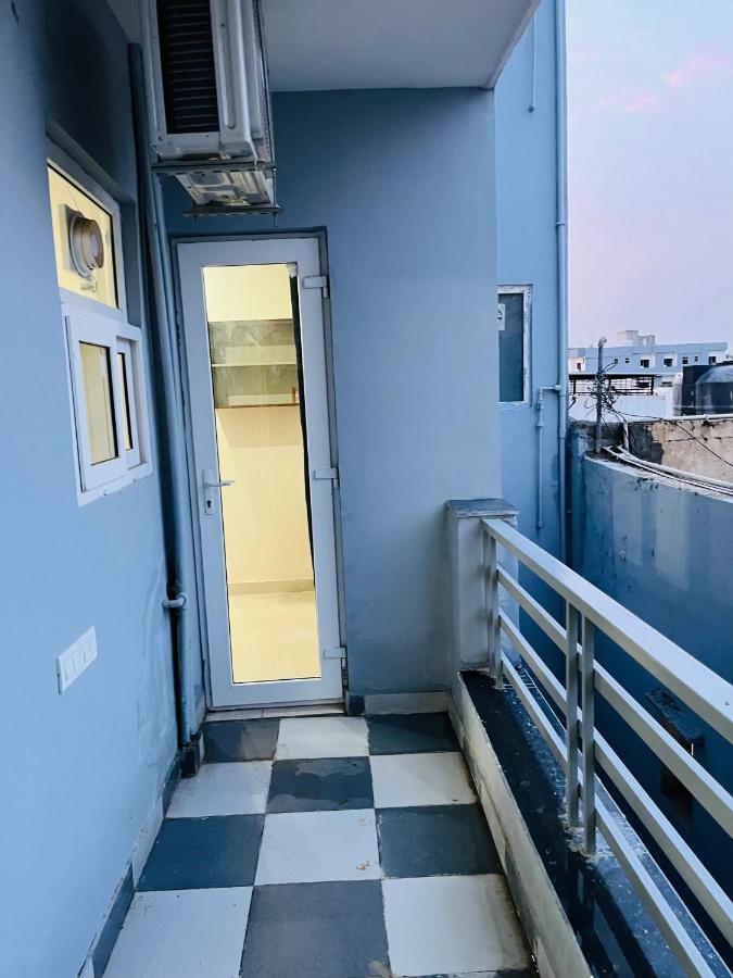 POP 701746 Yulive Residency