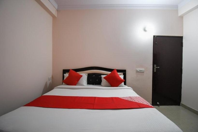 OYO 86885 A One Stay Home