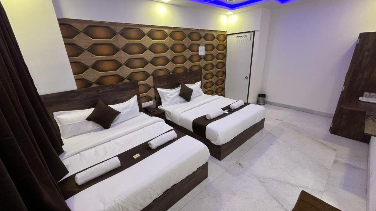Hotel Plaza Rooms - Prabhadevi Dadar