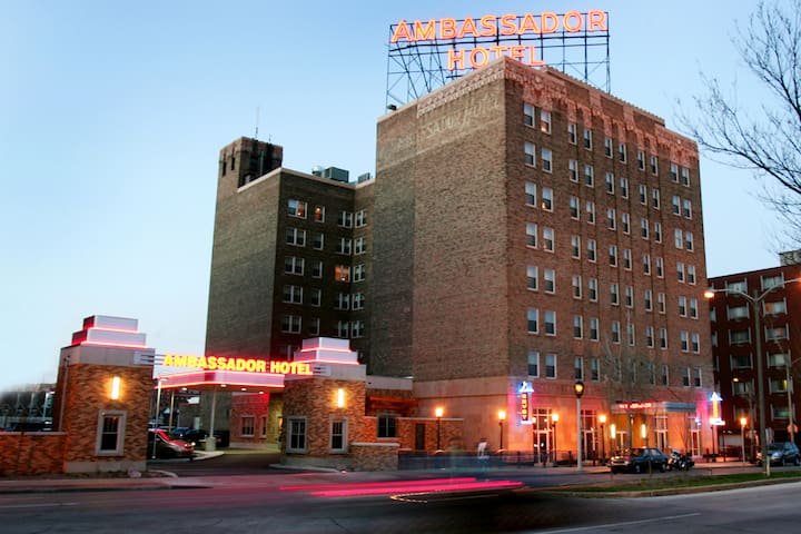 Ambassador Hotel Milwaukee, Trademark Collection by Wyndham