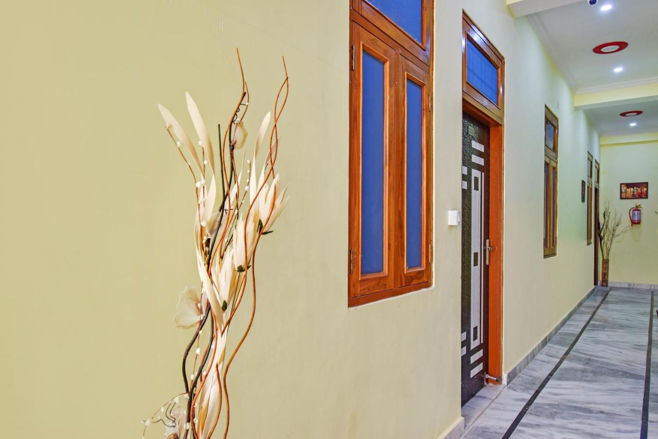 Flagship 46050 Hotel Roof Top