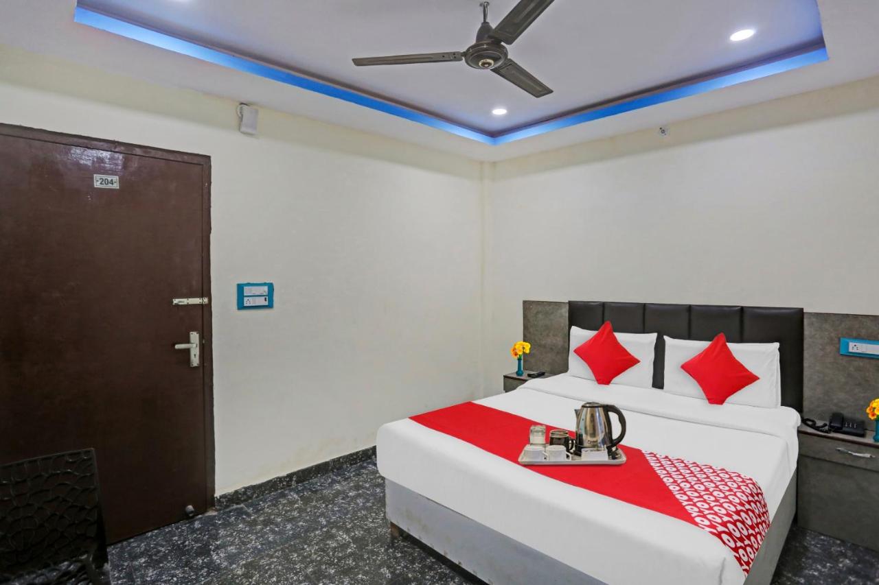 OYO Flagship 702975 Royal Palace Guest House