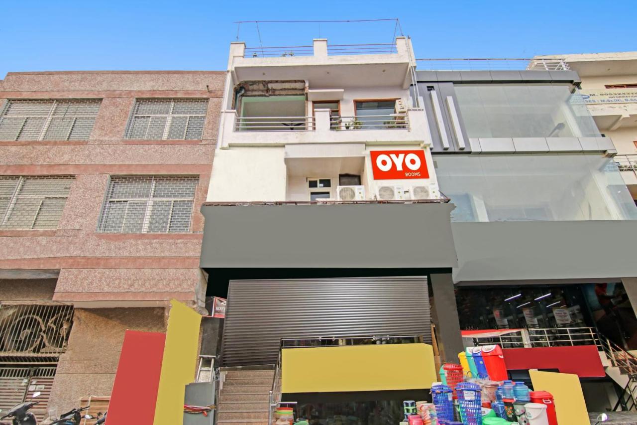 OYO Flagship 702548 BAWANA GUEST HOUSE