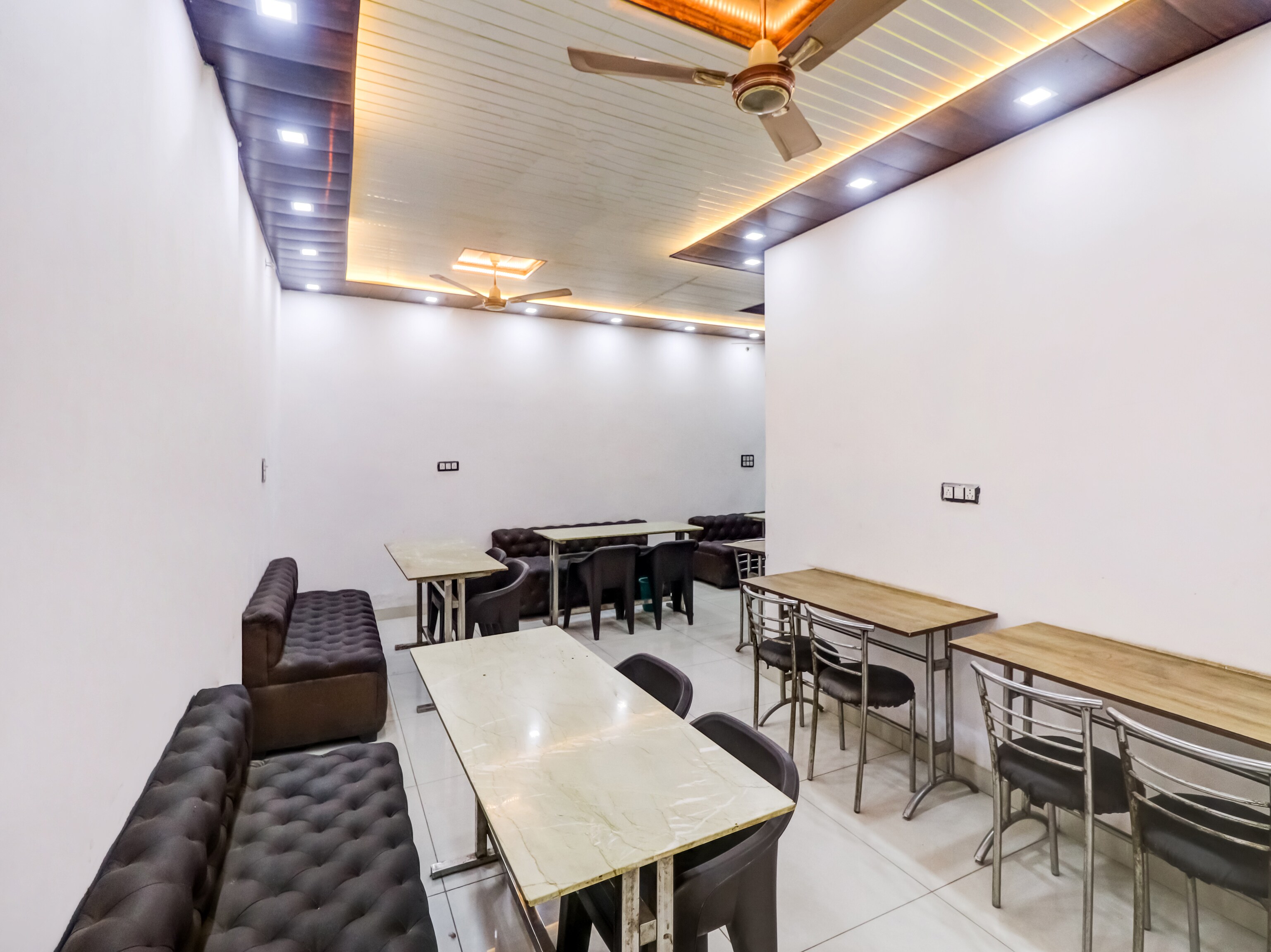 OYO Flagship 84467 Hotel Raddision Pink