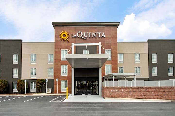 La Quinta Inn & Suites by Wyndham New Cumberland-Harrisburg
