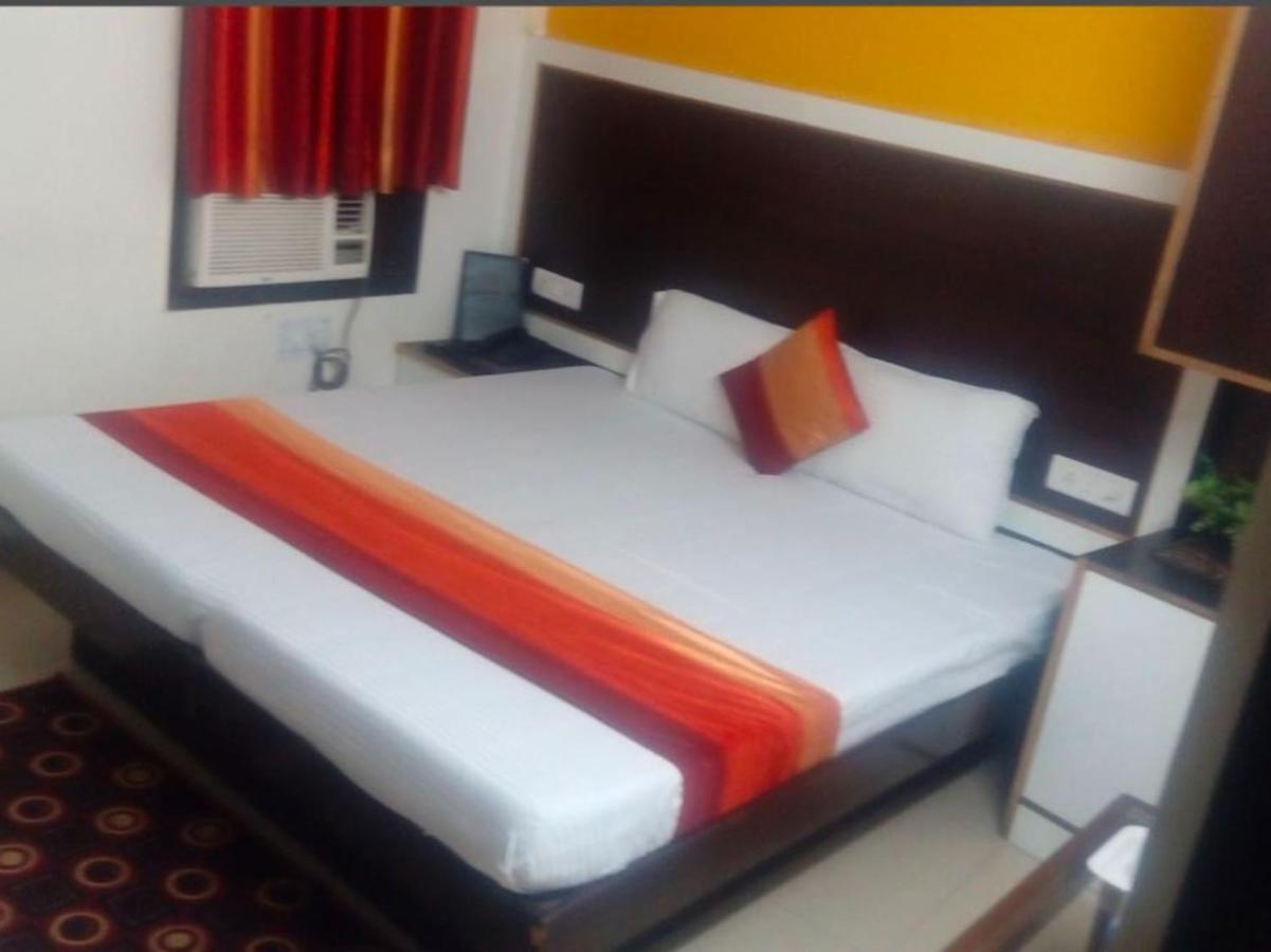 OYO 700959 Rooftop Inn