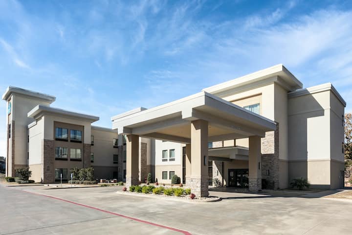 La Quinta Inn & Suites by Wyndham Tyler - University Area