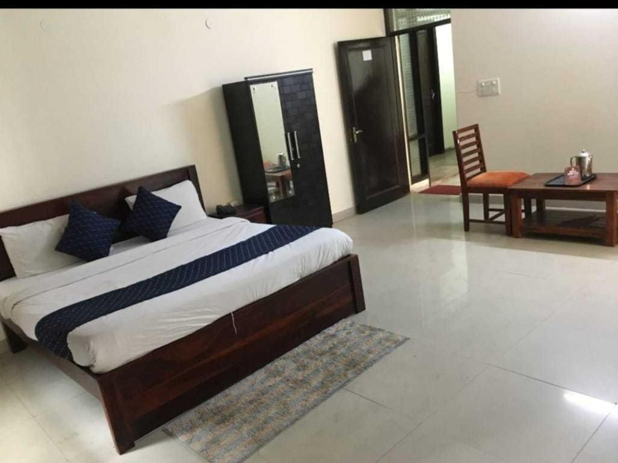 OYO Flagship 702265 Shelly Home Stay