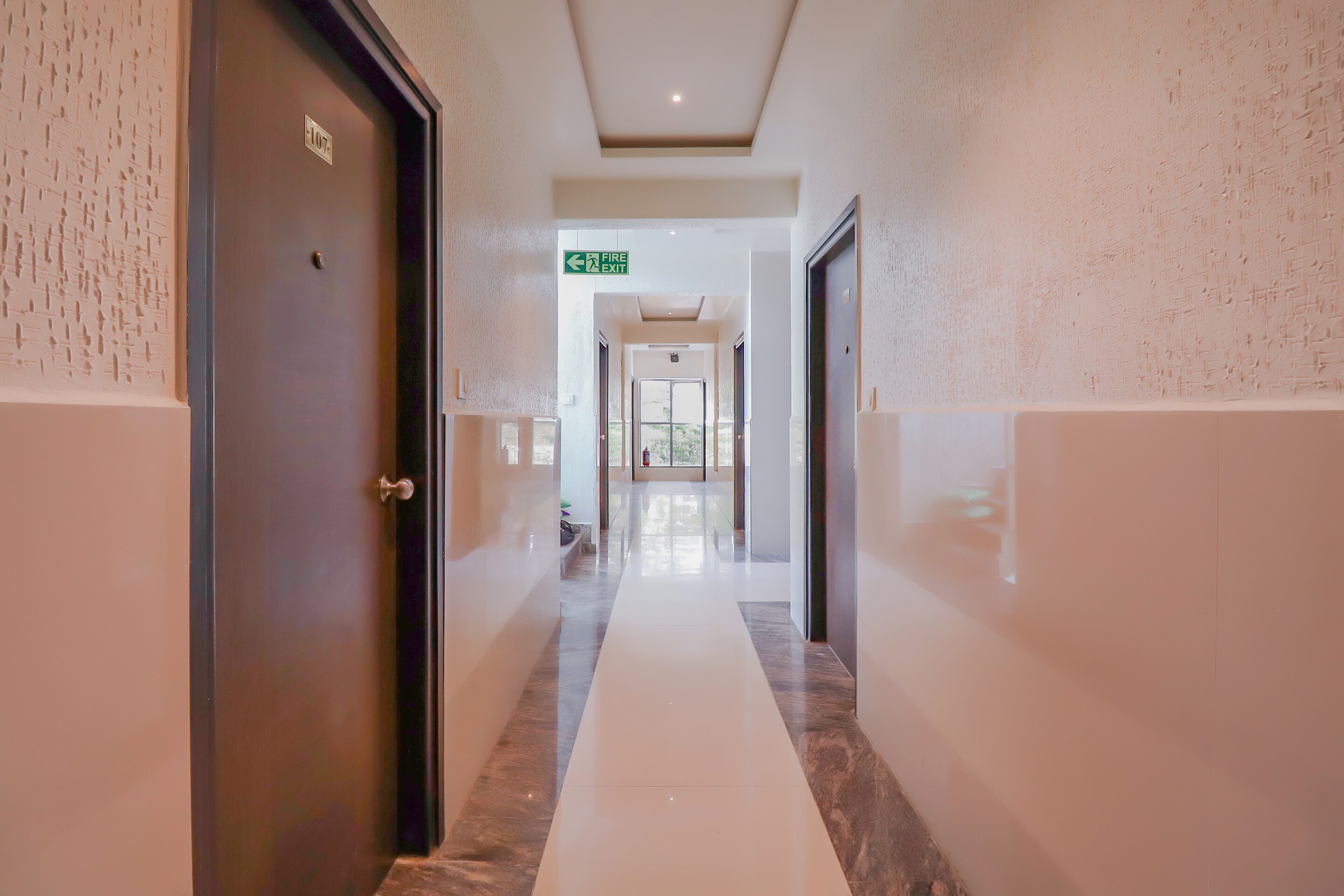 Capital O 79546 Hotel Royal Galaxy