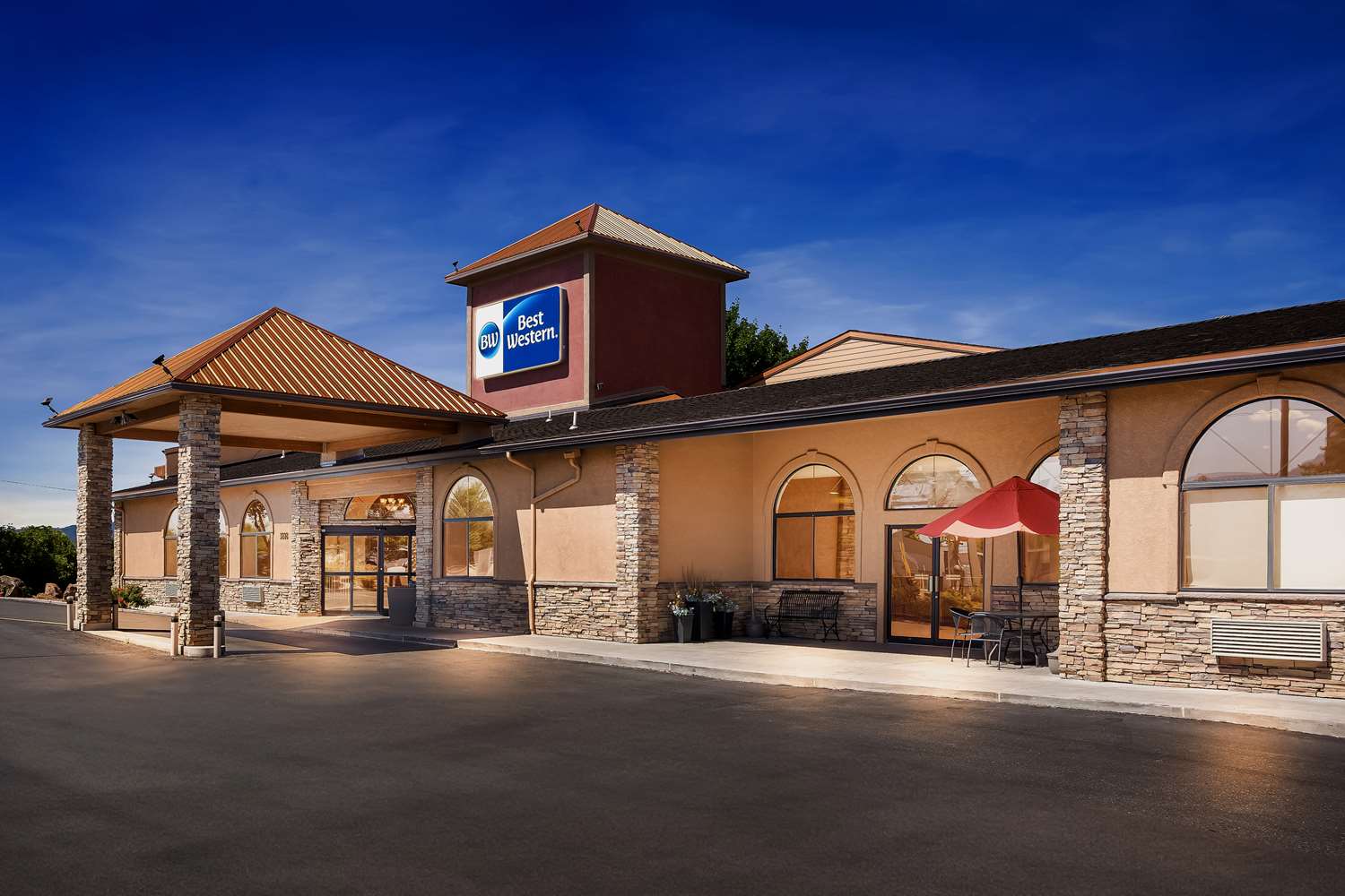 Best Western Grande River Inn  Suites