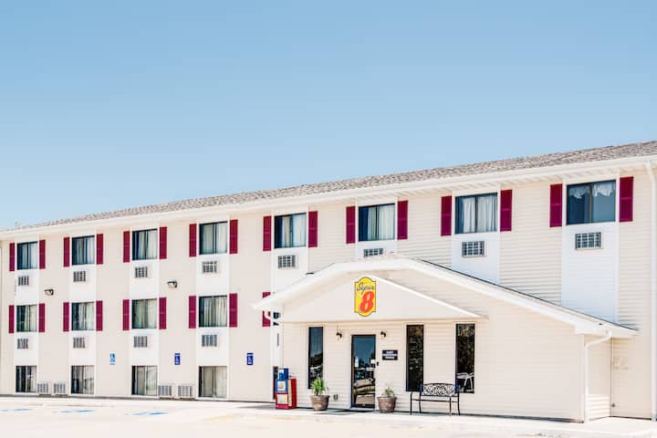 Super 8 by Wyndham Burlington