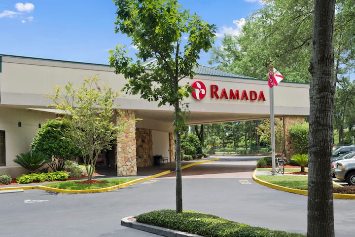 Ramada by Wyndham Jacksonville Hotel & Conference Center
